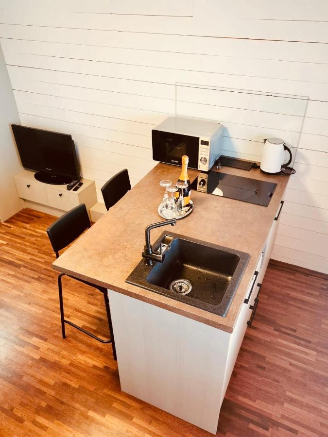 Bungalov Na Vode - Lobster Apartment เซเนซ ภายนอก รูปภาพ