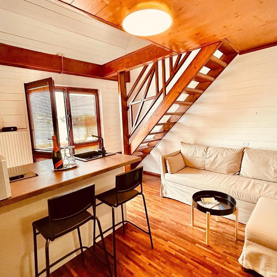 Bungalov Na Vode - Lobster Apartment เซเนซ ภายนอก รูปภาพ