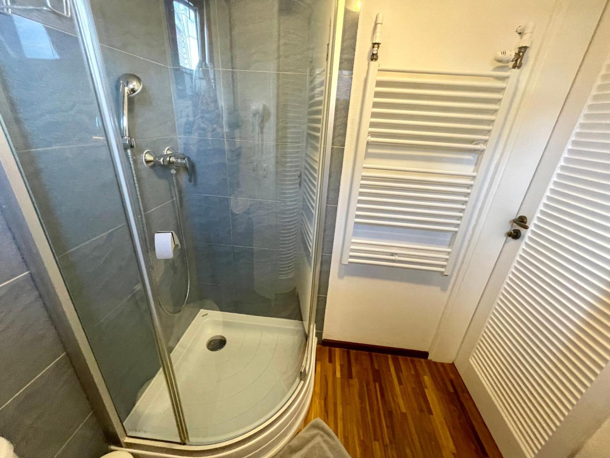 Bungalov Na Vode - Lobster Apartment เซเนซ ภายนอก รูปภาพ