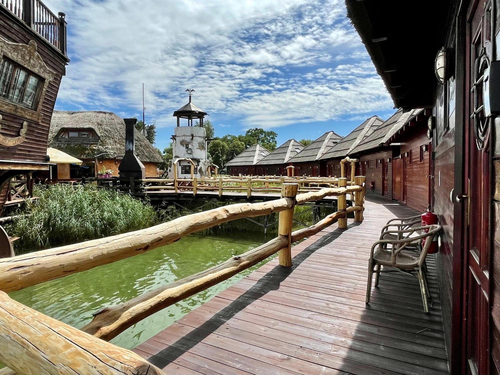 Bungalov Na Vode - Lobster Apartment เซเนซ ภายนอก รูปภาพ